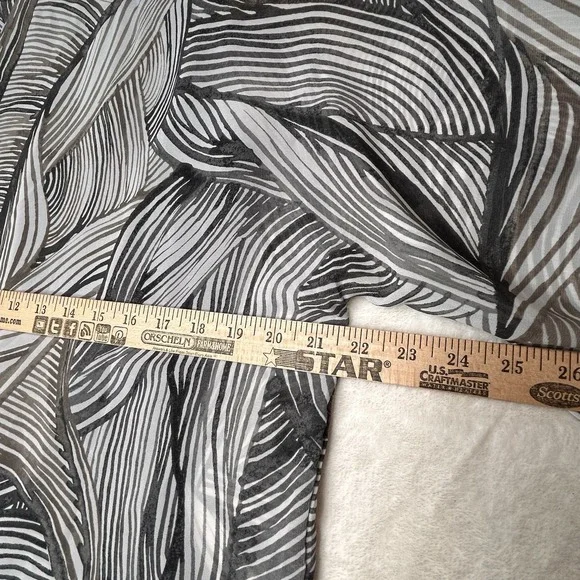 Chico Women's Small ( 1 ) Black & White Sheer Blouse Sleeve Under Black Tank - Picture 3 of 9